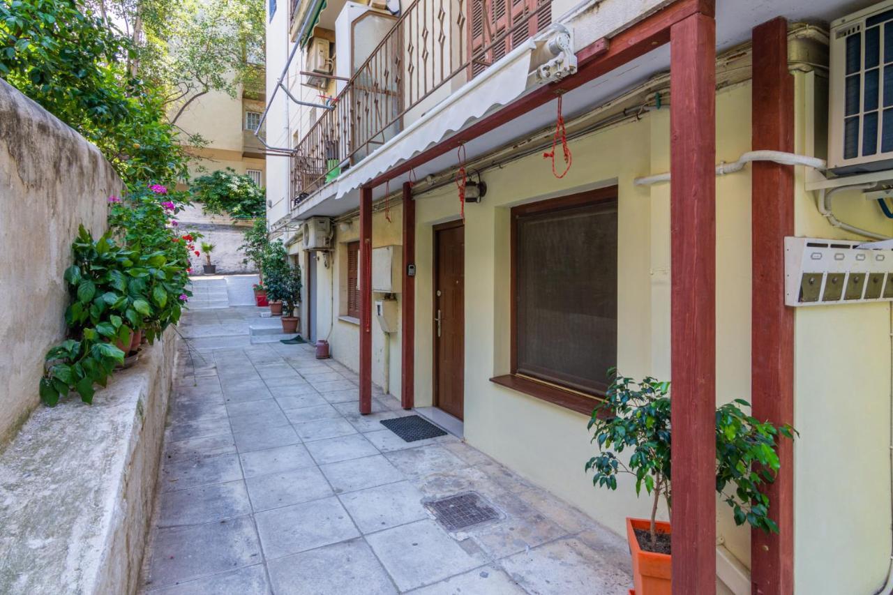 Comfy Apartment Close To Floisvos Beach Athens Exterior photo